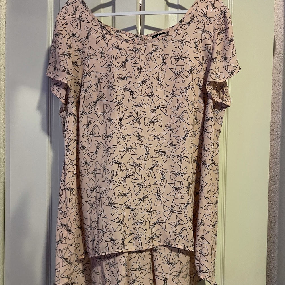Torrid High low bow print blouse